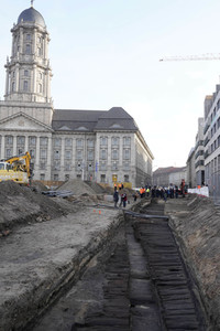 Fototermin mit Klaus Lederer auf der Grabung Molkenmarkt in Berlin