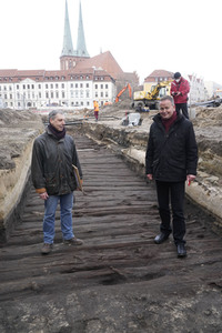Fototermin mit Klaus Lederer auf der Grabung Molkenmarkt in Berlin