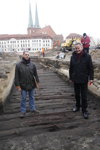 Fototermin mit Klaus Lederer auf der Grabung Molkenmarkt in Berlin