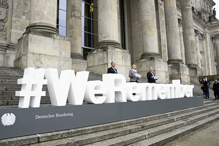 Pressestatements von Wolfgang Sobotka, Mickey Levy und Bärbel Bas in Berlin