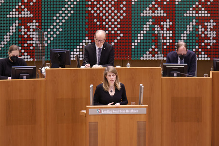 Gedenkstunde zum Tag des Gedenkens an die Opfer des Nationalsozialismus in Düsseldorf