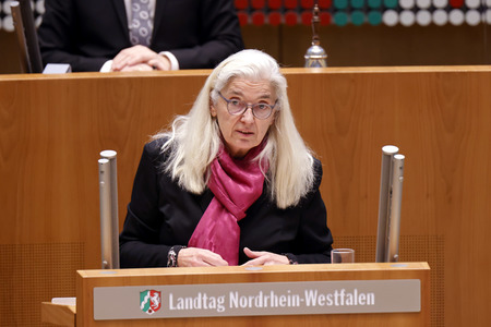 Gedenkstunde zum Tag des Gedenkens an die Opfer des Nationalsozialismus in Düsseldorf