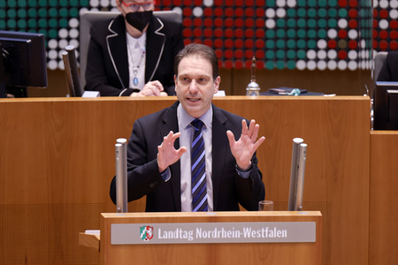 Gedenkstunde zum Tag des Gedenkens an die Opfer des Nationalsozialismus in Düsseldorf