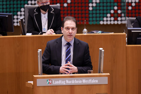 Gedenkstunde zum Tag des Gedenkens an die Opfer des Nationalsozialismus in Düsseldorf