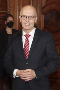 Empfang und Eintrag ins Goldene Buch von Klaus Hasselmann in Hamburg