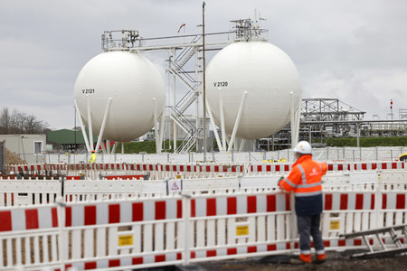 Eröffnung der Baustellte für eine Bio-Flüssiggas-Anlage in Köln