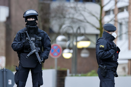 Sicherheitsmaßnahmen beim Drach Prozess in Köln