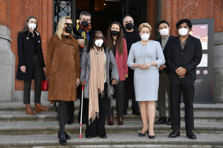 Einzeichnung der Jury der 72. Internationalen Filmfestspiele in das Gästebuch von Berlin, Berlinale 2022