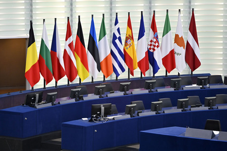 Jahresbericht 2021 der EZB im EU-Parlament in Straßburg
