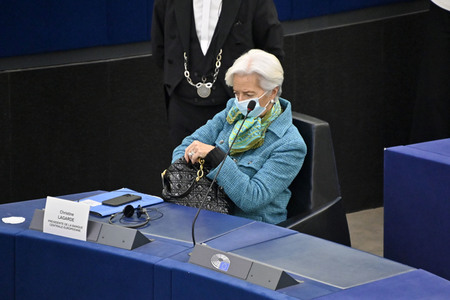 Jahresbericht 2021 der EZB im EU-Parlament in Straßburg
