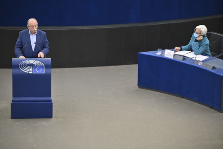Jahresbericht 2021 der EZB im EU-Parlament in Straßburg