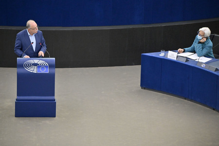 Jahresbericht 2021 der EZB im EU-Parlament in Straßburg