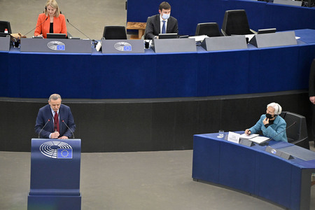 Jahresbericht 2021 der EZB im EU-Parlament in Straßburg