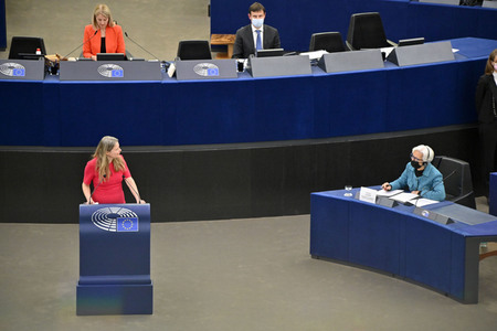 Jahresbericht 2021 der EZB im EU-Parlament in Straßburg