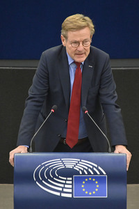 Jahresbericht 2021 der EZB im EU-Parlament in Straßburg