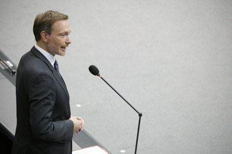 16. Sitzung des Deutschen Bundestages in Berlin