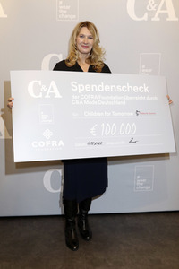 Spendenübergabe mit Steffi Graf in Hamburg