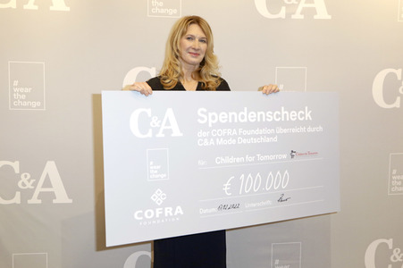 Spendenübergabe mit Steffi Graf in Hamburg