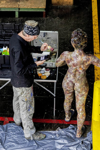 DIVERSE PEOPLE ART Kunstperformance Black