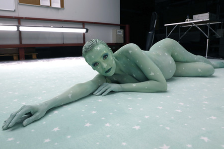 DIVERSE PEOPLE ART Kunstperformance Pregnant