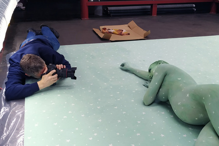 DIVERSE PEOPLE ART Kunstperformance Pregnant