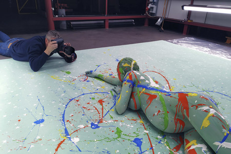 DIVERSE PEOPLE ART Kunstperformance Pregnant