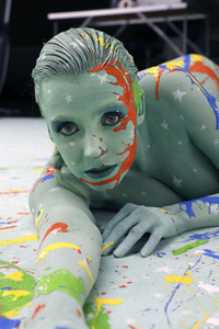 DIVERSE PEOPLE ART Kunstperformance Pregnant