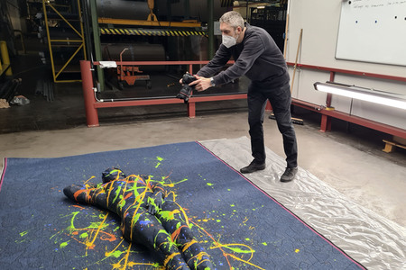 DIVERSE PEOPLE ART Kunstperformance Male