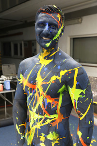 DIVERSE PEOPLE ART Kunstperformance Male