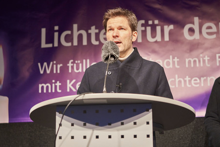 'Lichter für den Frieden' Friedensgebet und Kundgebung für die Ukraine in Hannover