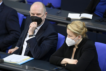 Sondersitzung des Deutschen Bundestages in Berlin