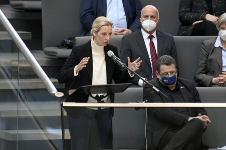 Sondersitzung des Deutschen Bundestages in Berlin