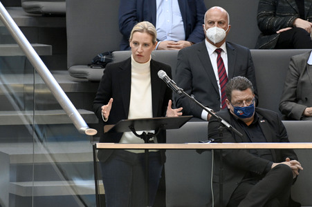 Sondersitzung des Deutschen Bundestages in Berlin