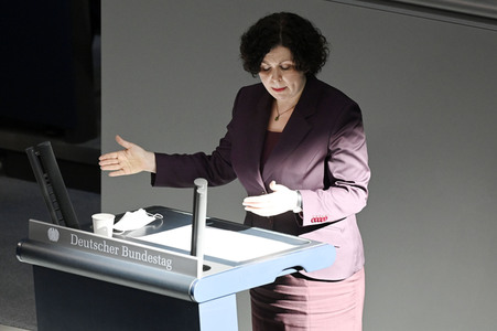 Sondersitzung des Deutschen Bundestages in Berlin