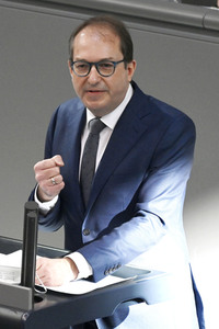 Sondersitzung des Deutschen Bundestages in Berlin