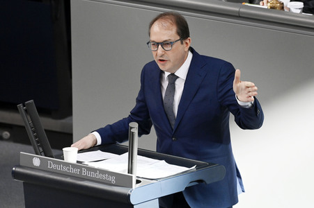 Sondersitzung des Deutschen Bundestages in Berlin