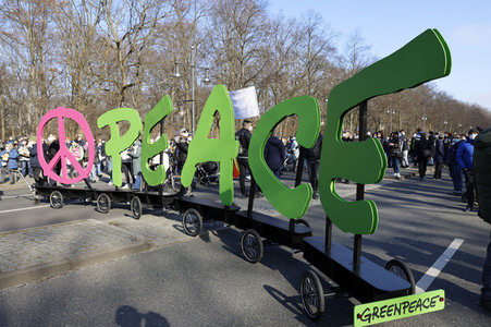 Großdemonstration gegen den Krieg in der Ukraine in Berlin