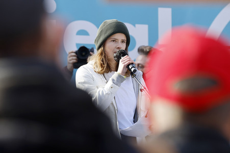 Großdemonstration gegen den Krieg in der Ukraine in Berlin
