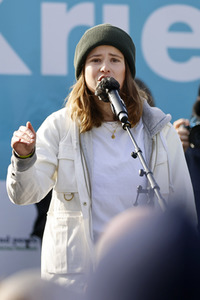 Großdemonstration gegen den Krieg in der Ukraine in Berlin