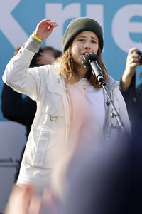 Großdemonstration gegen den Krieg in der Ukraine in Berlin