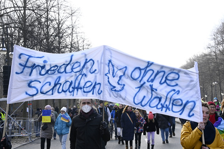 Großdemonstration gegen den Krieg in der Ukraine in Berlin