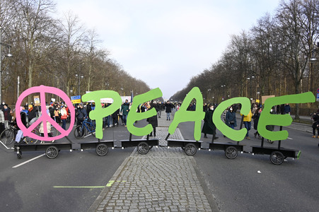 Großdemonstration gegen den Krieg in der Ukraine in Berlin