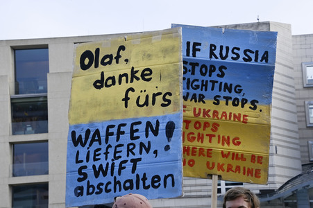 Großdemonstration gegen den Krieg in der Ukraine in Berlin