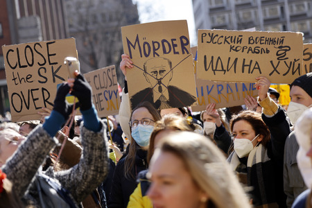 Demonstration gegen den Krieg in der Ukraine in Köln