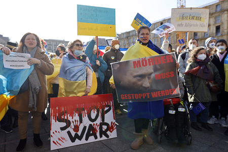 Demonstration gegen den Krieg in der Ukraine in Köln