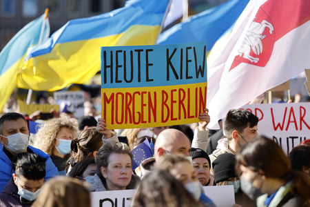 Demonstration gegen den Krieg in der Ukraine in Köln