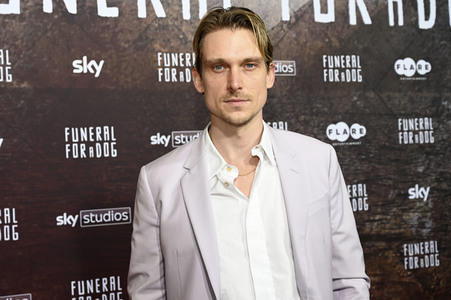Serienpremiere 'Funeral for a Dog' in München