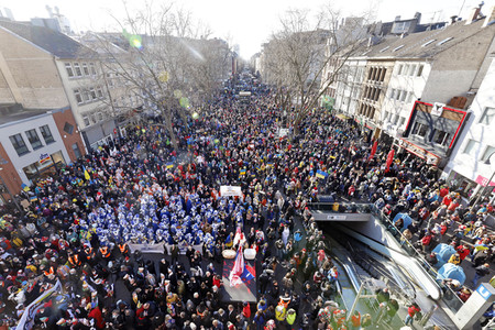 Friedensdemo am Rosenmontag in Köln