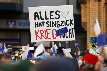 Friedensdemo am Rosenmontag in Köln