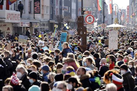 Friedensdemo am Rosenmontag in Köln